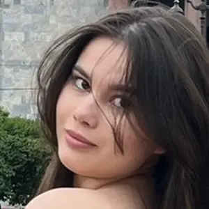 Я Эмма, 18, из Санкт-Петербурга, ищу знакомство для дружбы