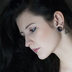 Я Снежана, 18, из Слюдянки, ищу знакомство для постоянных отношений