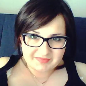 Я Роза, 19, из Слюдянки, ищу знакомство для постоянных отношений