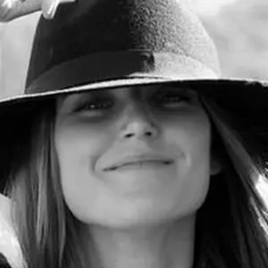 Я Эльвира, 23, из Андреаполя, ищу знакомство для виртуального секса