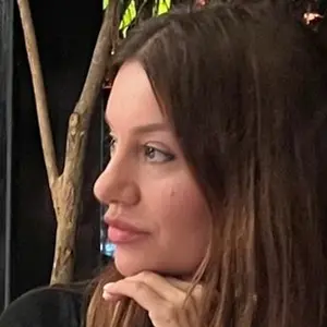 Олеся из Екатеринбурга, ищу на сайте постоянные отношения