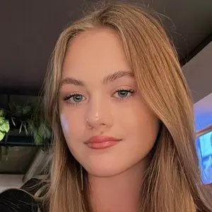Я Соня, 23, из Шахт, ищу знакомство для регулярного секса