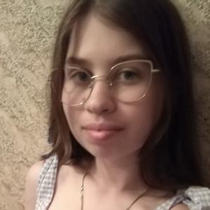 Я Даша, 18, из Калуги, ищу знакомство для постоянных отношений