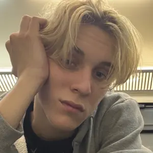 Алекс из Щелково, мне 22, познакомлюсь для общения