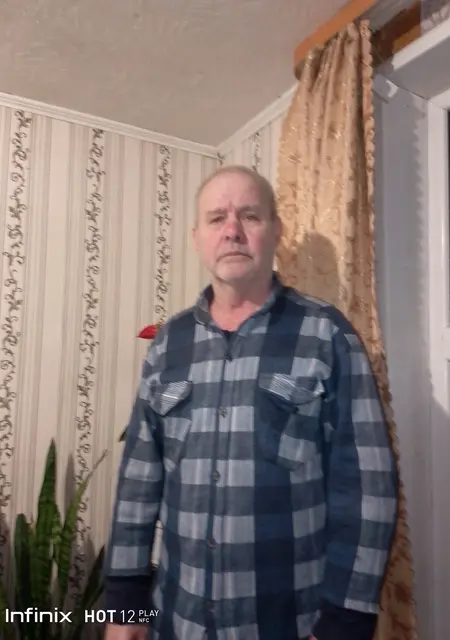 Слава из Тулуна, ищу на сайте постоянные отношения