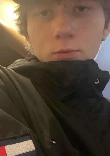 Я Вячеслав, 20, из Москвы, ищу знакомства без обязательств