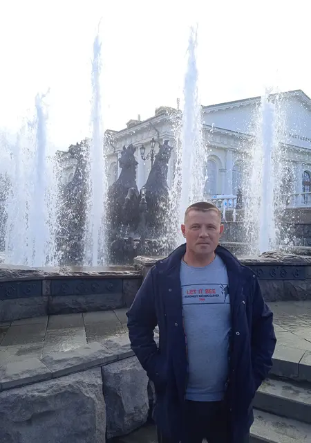 Я Алексей, 40 років з Мангуша, шукаю знайомства без зобов'язань