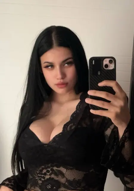 Я Сабина, 19, из Великого Новгорода, ищу знакомства на одну ночь