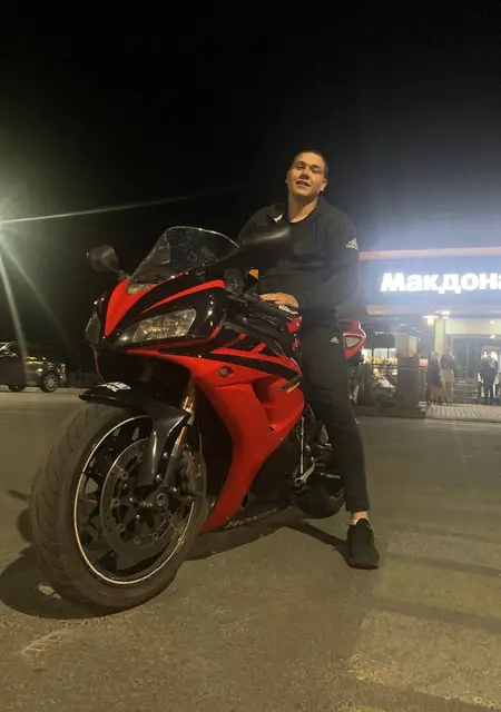 Роман из Брянска, ищу на сайте знакомства на одну ночь