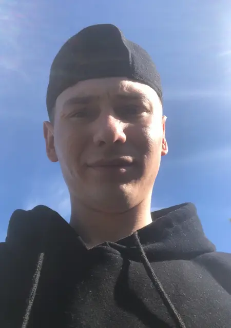 Я Дмитрий, 28, из Добрянки, ищу знакомство для приятного времяпровождения