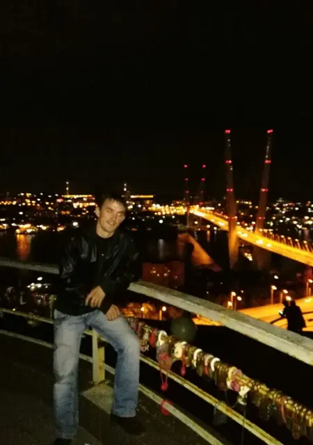 Анатолий из Большого Камня, мне 36, познакомлюсь для дружбы