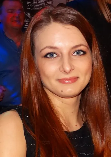 Юлия из Мензелинска, ищу на сайте постоянные отношения