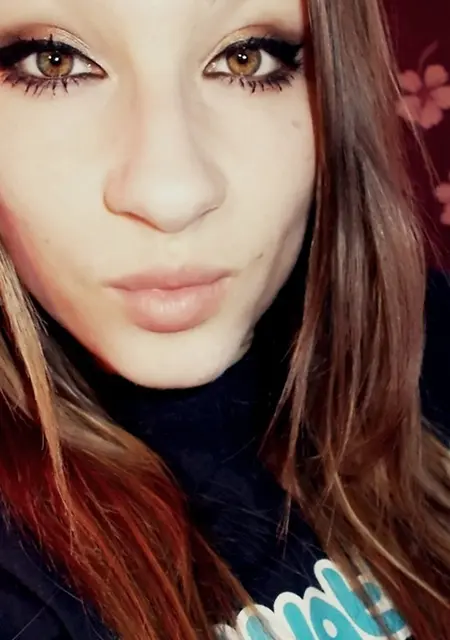 Я Лилия, 19, из Губахи, ищу знакомство для постоянных отношений