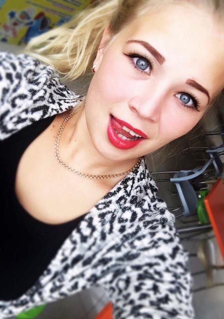 Я Анна, 28, знакомлюсь без обязательств в Магадане