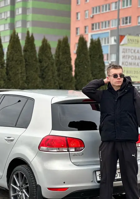 Я Илья, 21, из Бора, ищу знакомство для приятного времяпровождения