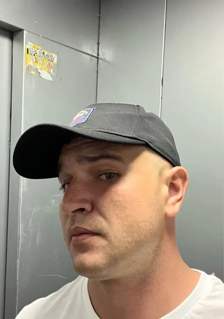 Alexandr из Лесозаводска, мне 35, познакомлюсь для приятного времяпровождения