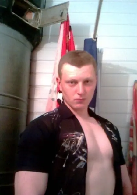 Я Рома, 35, из Красноармейска, ищу знакомство для постоянных отношений