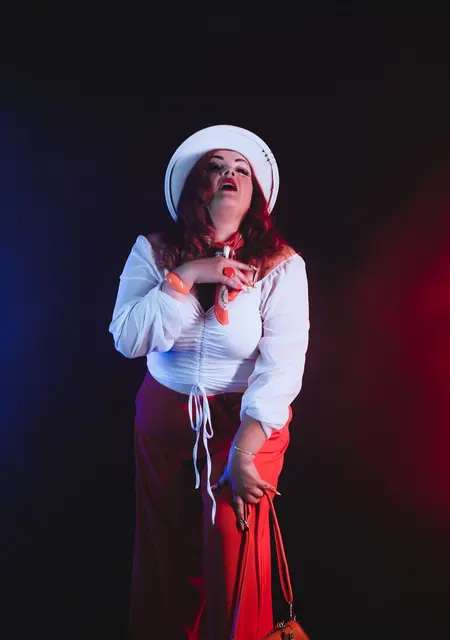 Я Александра, 40, из Симферополя, ищу знакомство для постоянных отношений