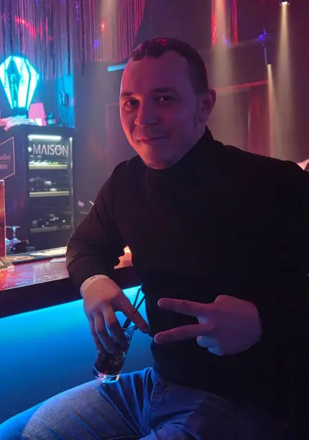 Я Кирилл, 32, из Ульяновска, ищу знакомства без обязательств