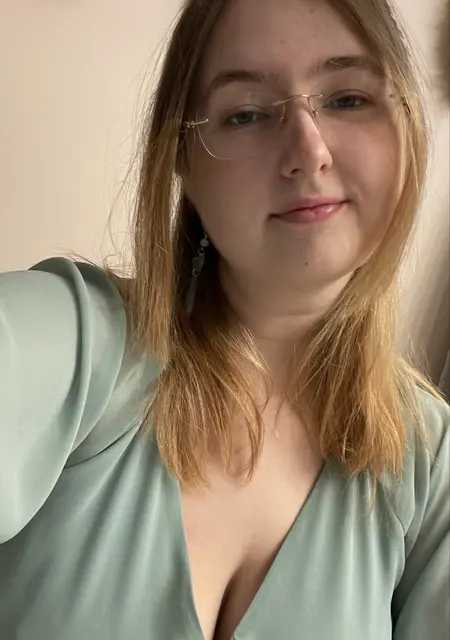 Я Полина, 21, из Москвы, ищу знакомство для постоянных отношений