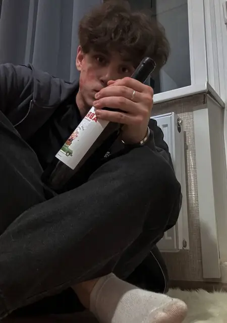 Я Владик, 21, из Уяра, ищу знакомства без обязательств