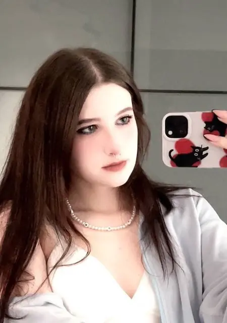 Я Аня, 21, знакомлюсь без обязательств в Москве