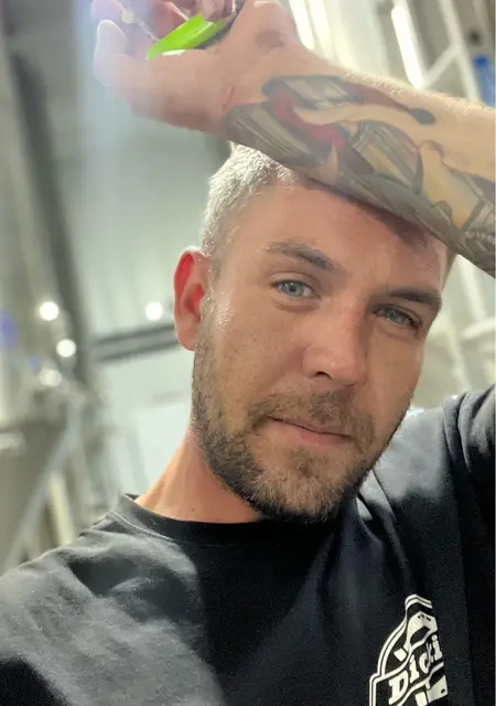 Я Сергей, 36, из Уренгоя, ищу знакомство для приятного времяпровождения