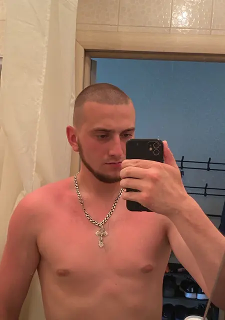 Я Данил, 22, из Топков, ищу знакомство для постоянных отношений