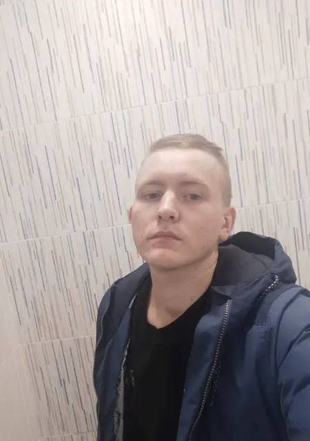 Я Денис, 23, из Кронштадта, ищу знакомства на одну ночь