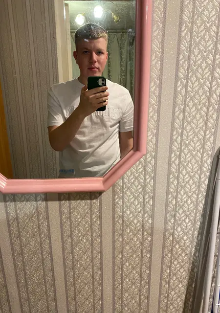 Антон из Нарьяна-Мара, ищу на сайте знакомства на одну ночь