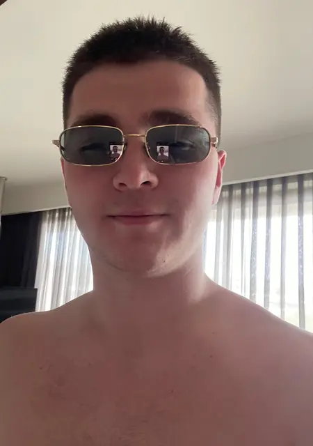 Руслан из Новокубанска, мне 20, познакомлюсь на одну ночь