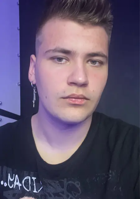 Илья из Сиверского, мне 19, познакомлюсь на одну ночь