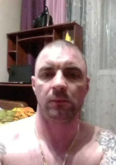 Максим из Киселевска, мне 40, познакомлюсь для общения