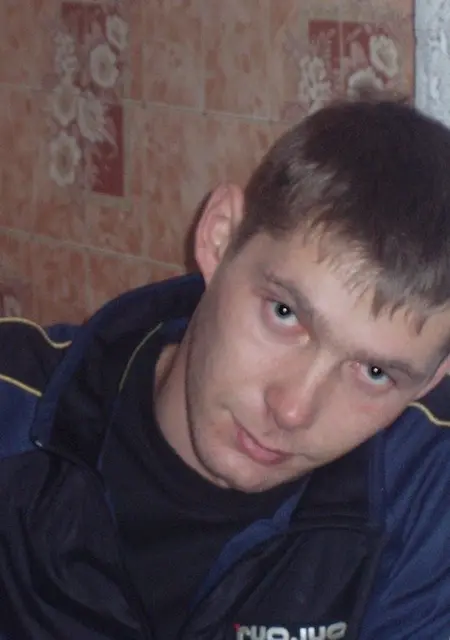 Я Анатолий, 43, из Корсакова, ищу знакомства на одну ночь