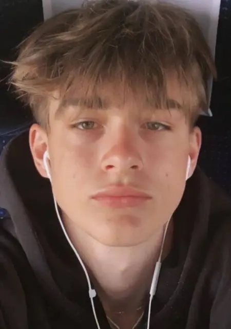 Владимир из Первоуральска, мне 21, познакомлюсь без обязательств