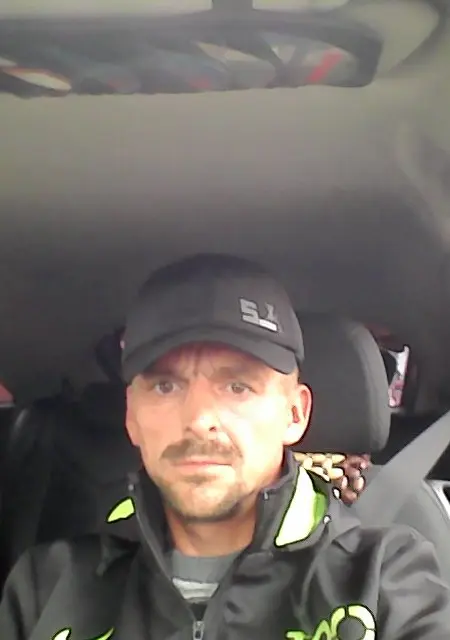 Я Алексей, 33, из Рыльска, ищу знакомства без обязательств