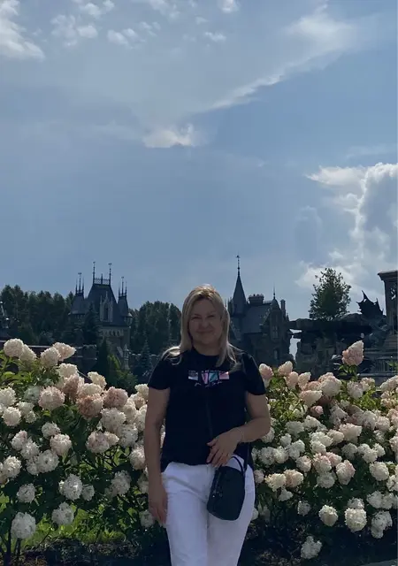 Лариса из Саратова, ищу на сайте приятное времяпровождение