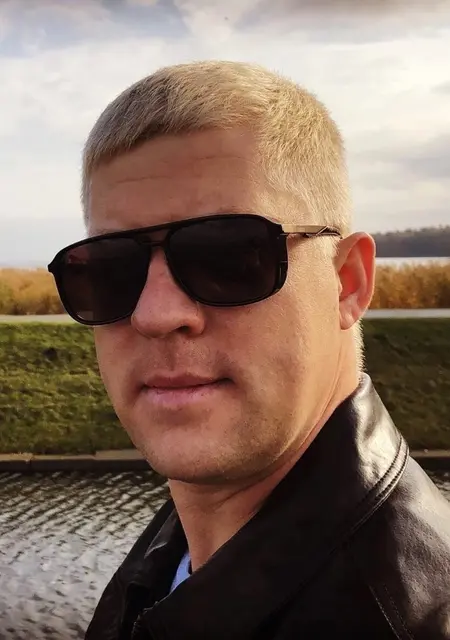 Алексейка из Озерска, ищу на сайте постоянные отношения