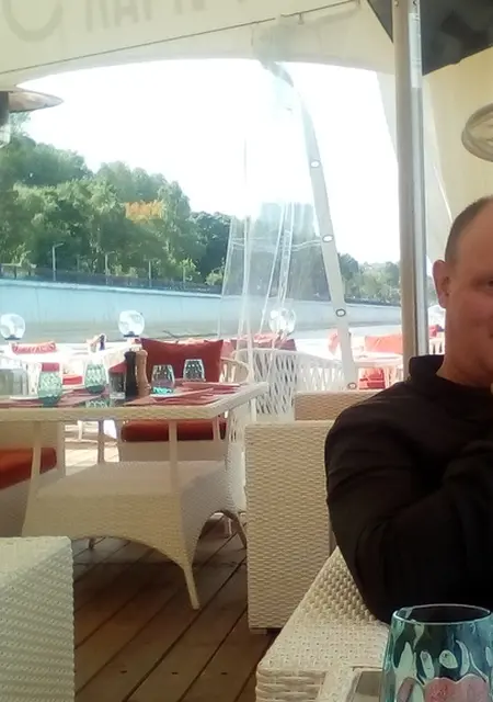 Я Александр, 45, из Красноуральска, ищу знакомства без обязательств