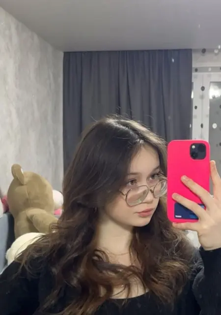 Лиза из Йошкар-Олы, мне 18, познакомлюсь без обязательств