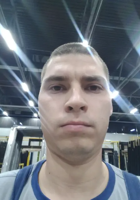 Я Евгений, 28, из Жигулевска, ищу знакомства без обязательств