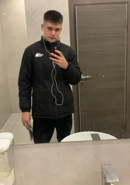 Я Евгений, 22, из Артема, ищу знакомства без обязательств