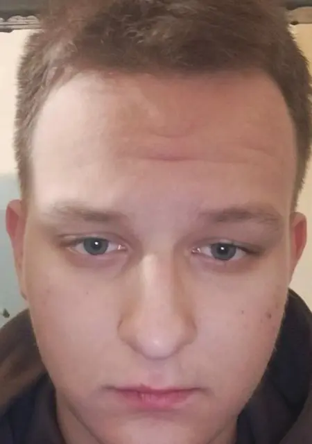 Я Алексей, 21, из Смоленска, ищу знакомство для открытые отношения
