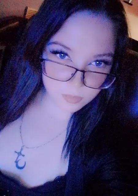 Я Елизавета, 18, из Таганрога, ищу знакомство для открытые отношения