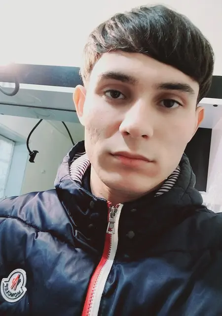 Я Макс, 21, из Саратова, ищу знакомства без обязательств