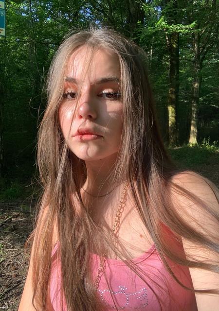 Я Арина, 23, из Омска, ищу знакомство для общения