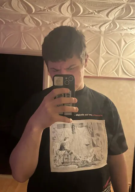 Я Илья, 18, из Тихорецка, ищу знакомство для приятного времяпровождения