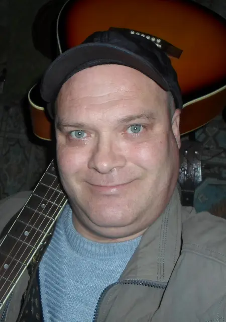 Я Саша, 41, из Наволок, ищу знакомства без обязательств