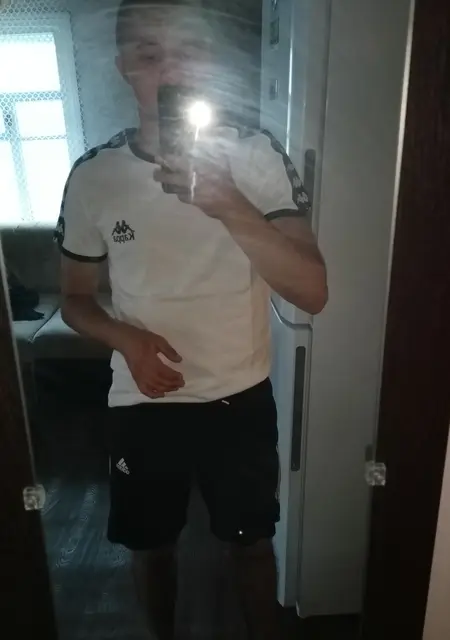 Артём из Новошахтинска, мне 21, познакомлюсь на одну ночь