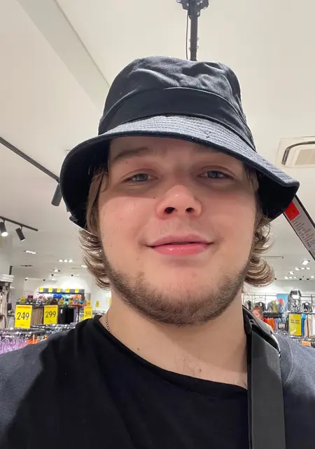 Я Timur, 21, из Белгорода, ищу знакомства без обязательств